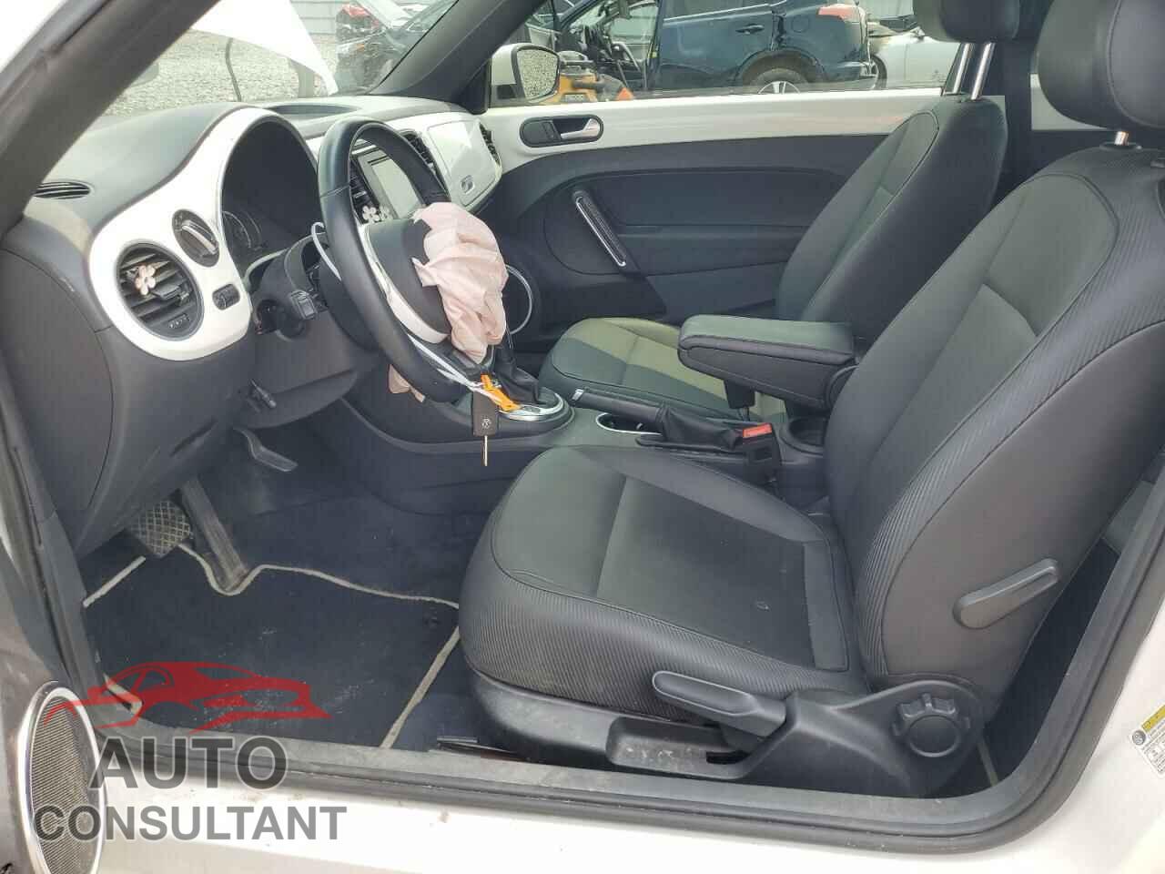 VOLKSWAGEN BEETLE 2014 - 3VWJP7AT2EM608914