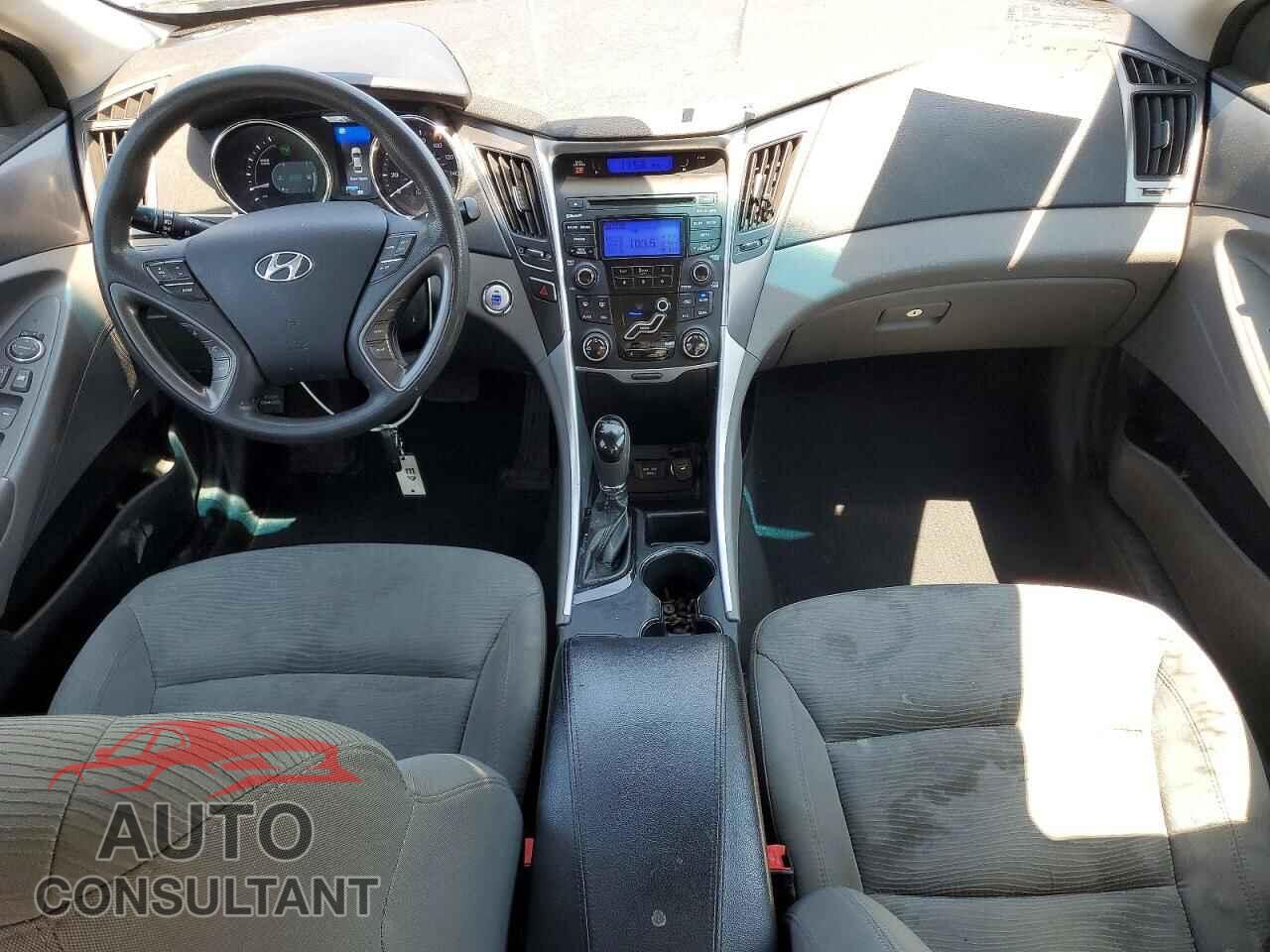 HYUNDAI SONATA 2013 - KMHEC4A48DA099328