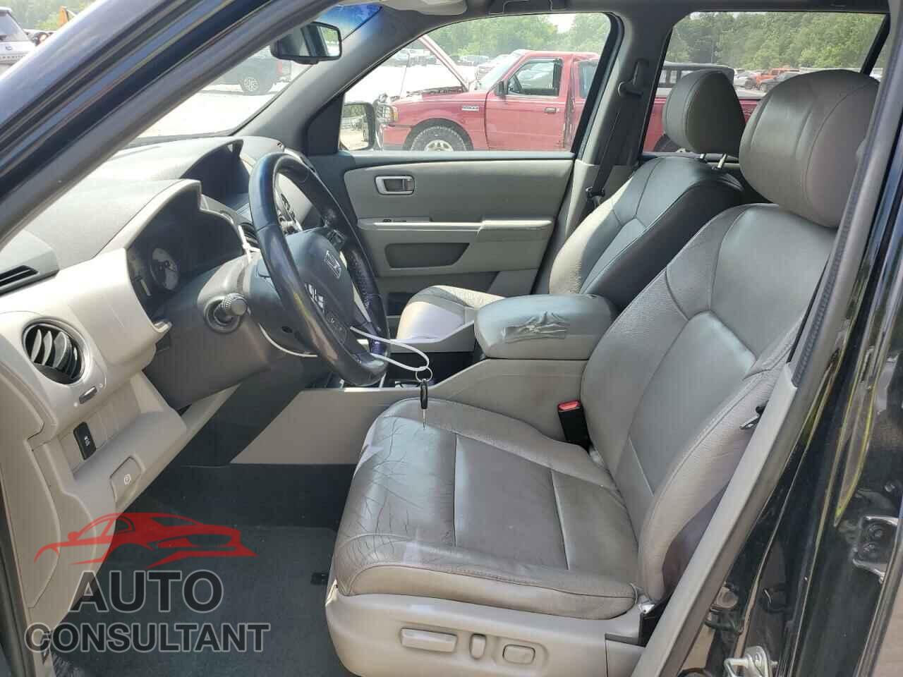 HONDA PILOT 2015 - 5FNYF4H75FB024590
