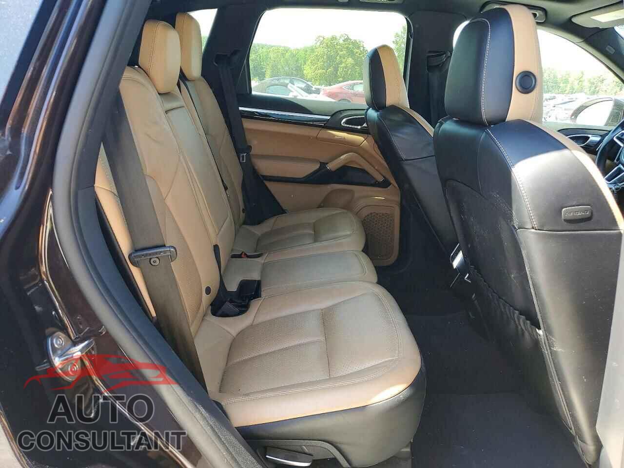 PORSCHE CAYENNE 2018 - WP1AA2A29JKA06039