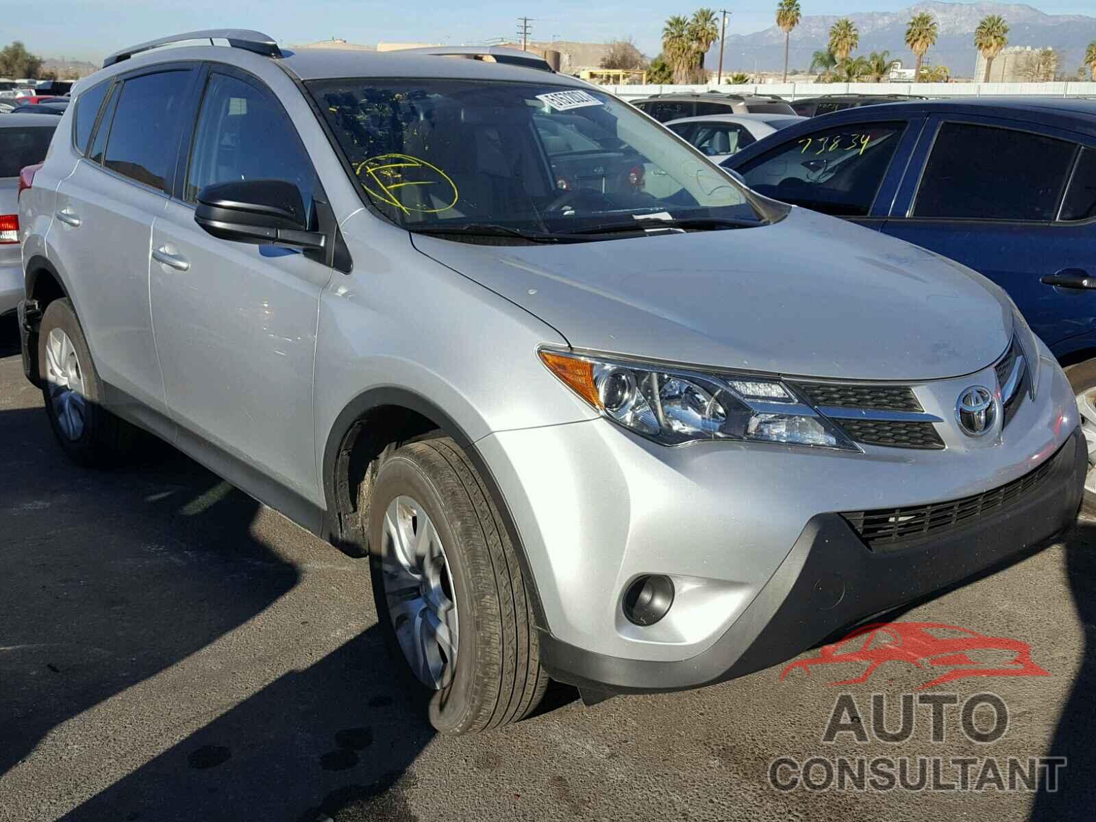 TOYOTA RAV4 LE 2015 - JTMZFREV4FD043417
