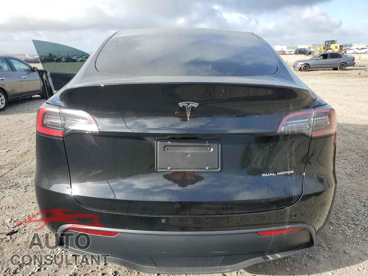 TESLA MODEL Y 2024 - 7SAYGDEE9RF119497