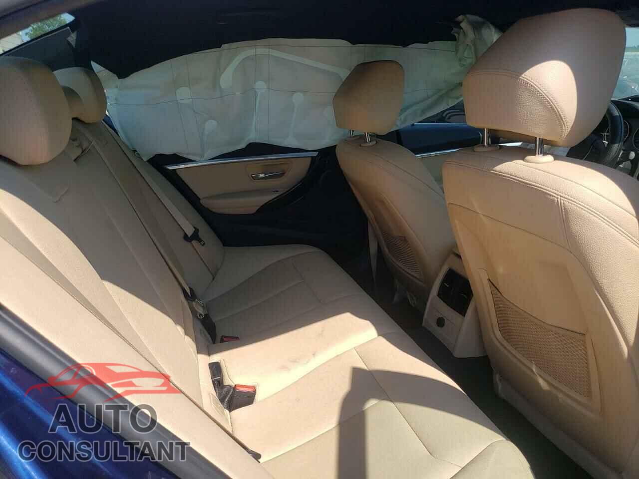BMW 3 SERIES 2017 - WBA8E1C30HA158695