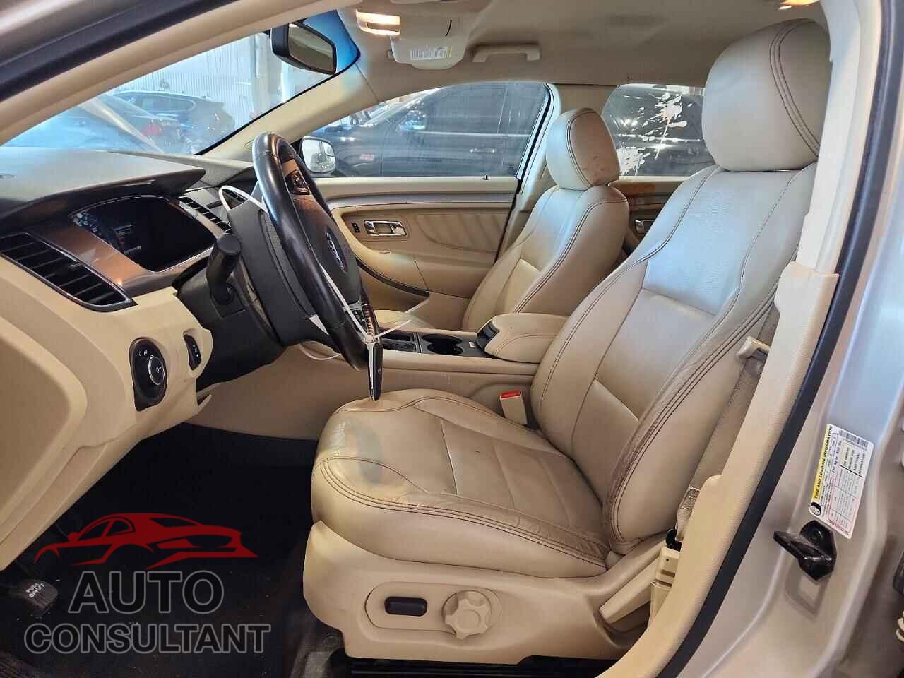 FORD TAURUS 2018 - 1FAHP2E82JG112015