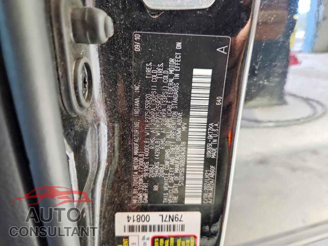 TOYOTA SEQUOIA 2011 - 5TDDY5G16BS043618