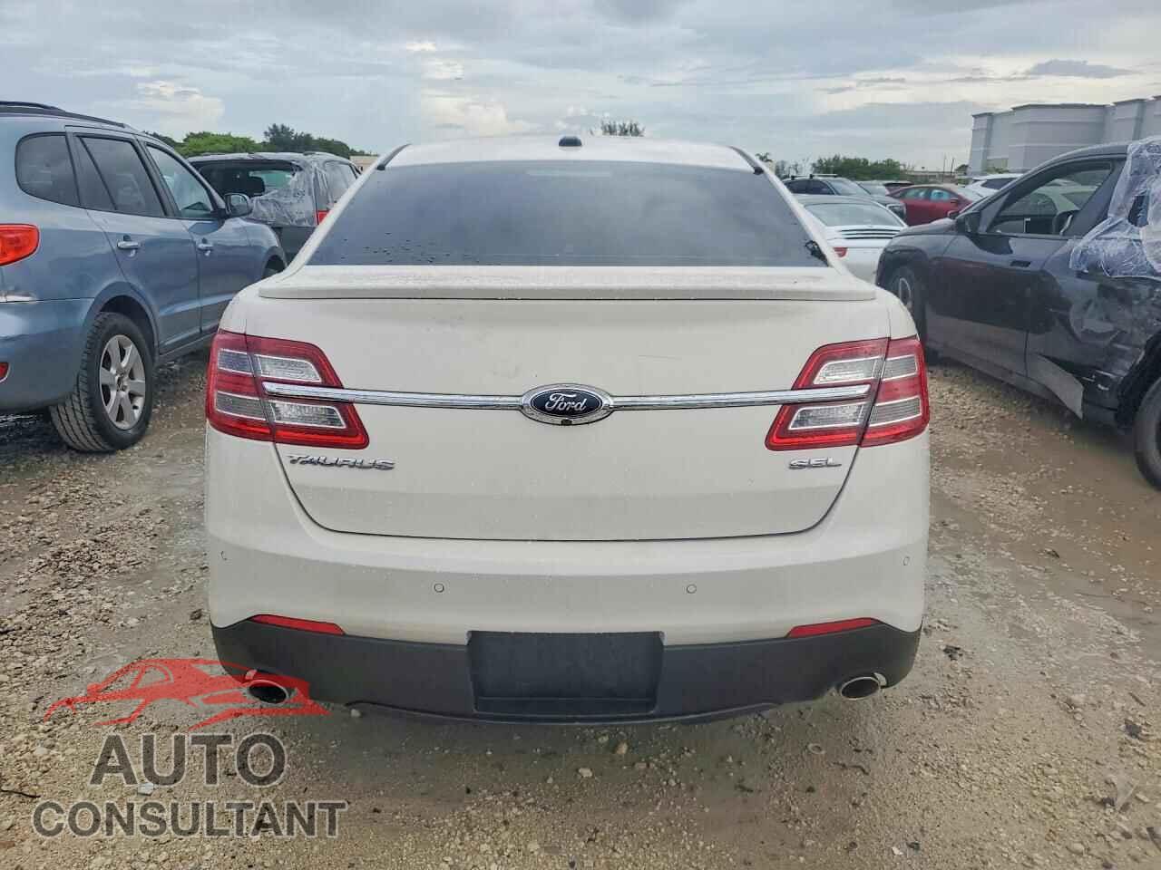 FORD TAURUS 2015 - 1FAHP2E89FG182361