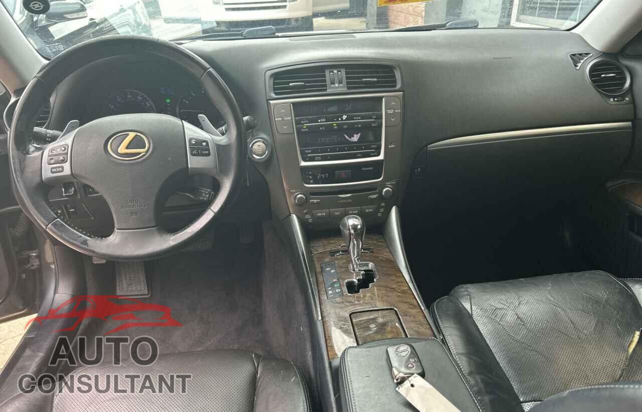 LEXUS IS 2011 - JTHBF5C21B5138295