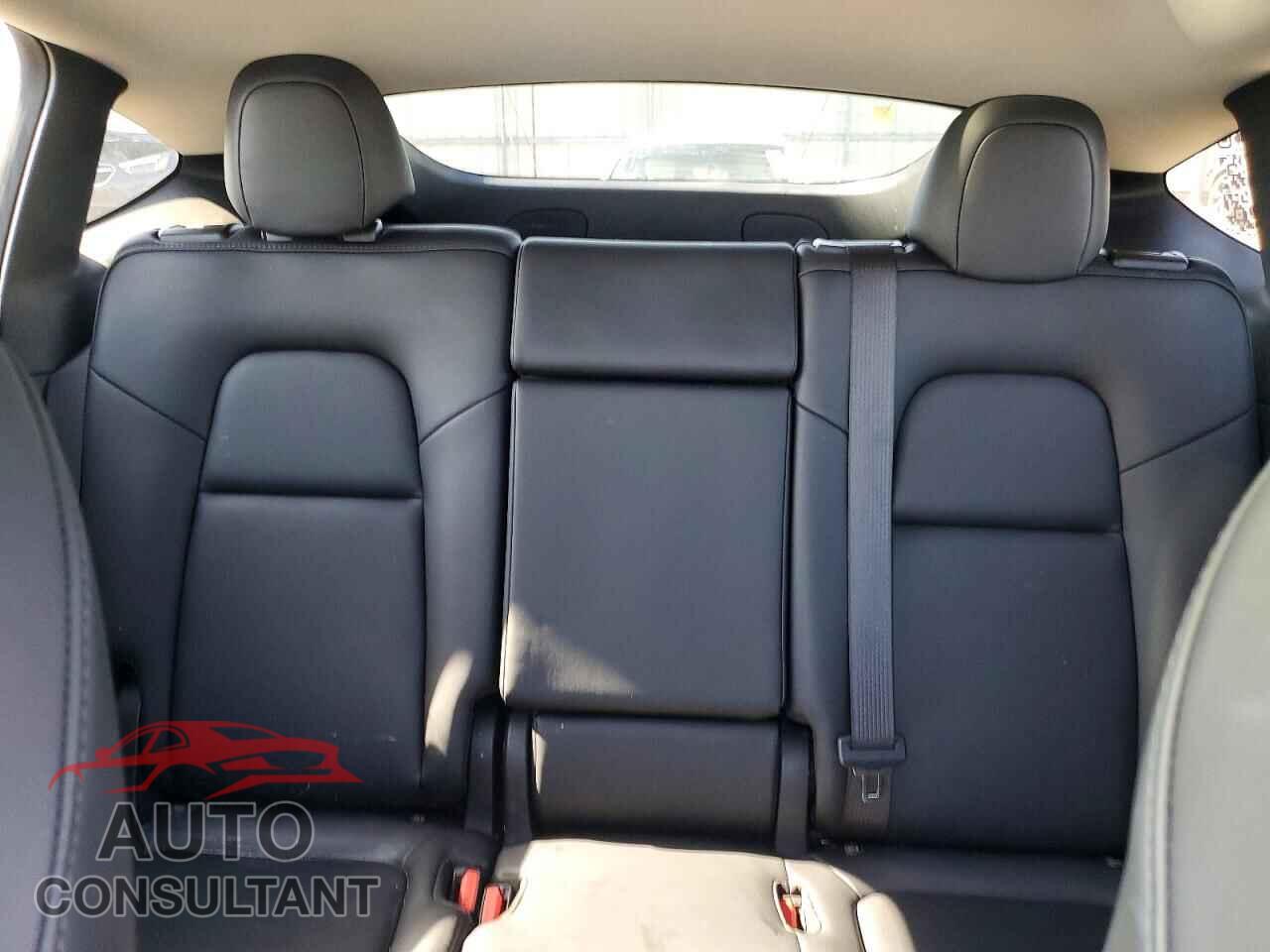 TESLA MODEL Y 2024 - 7SAYGAEE8RF080979