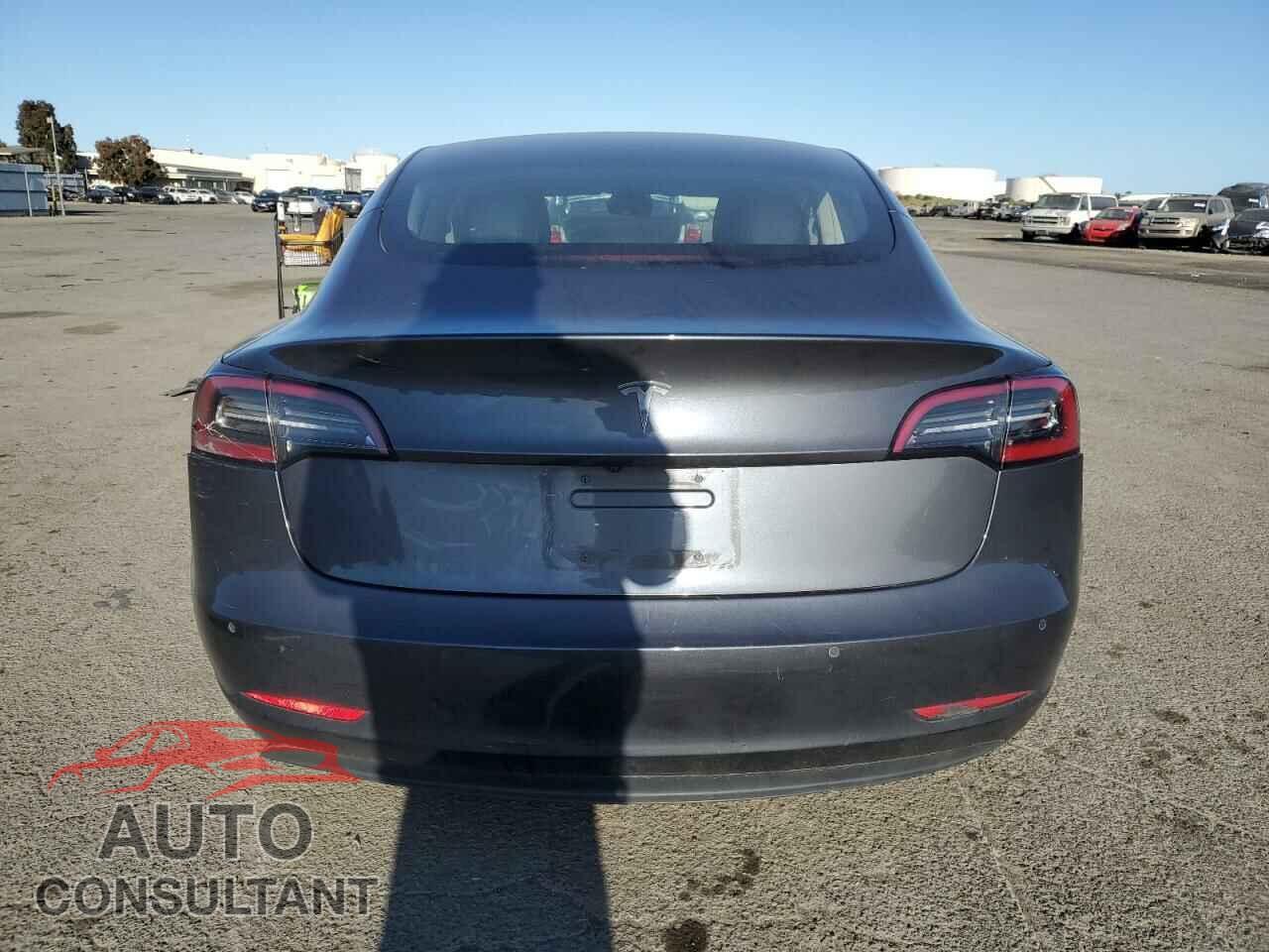 TESLA MODEL 3 2018 - 5YJ3E1EB3JF090942