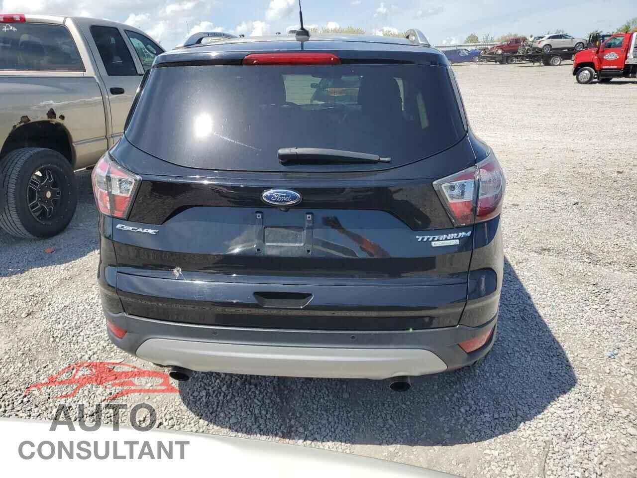 FORD ESCAPE 2017 - 1FMCU0J90HUB46445