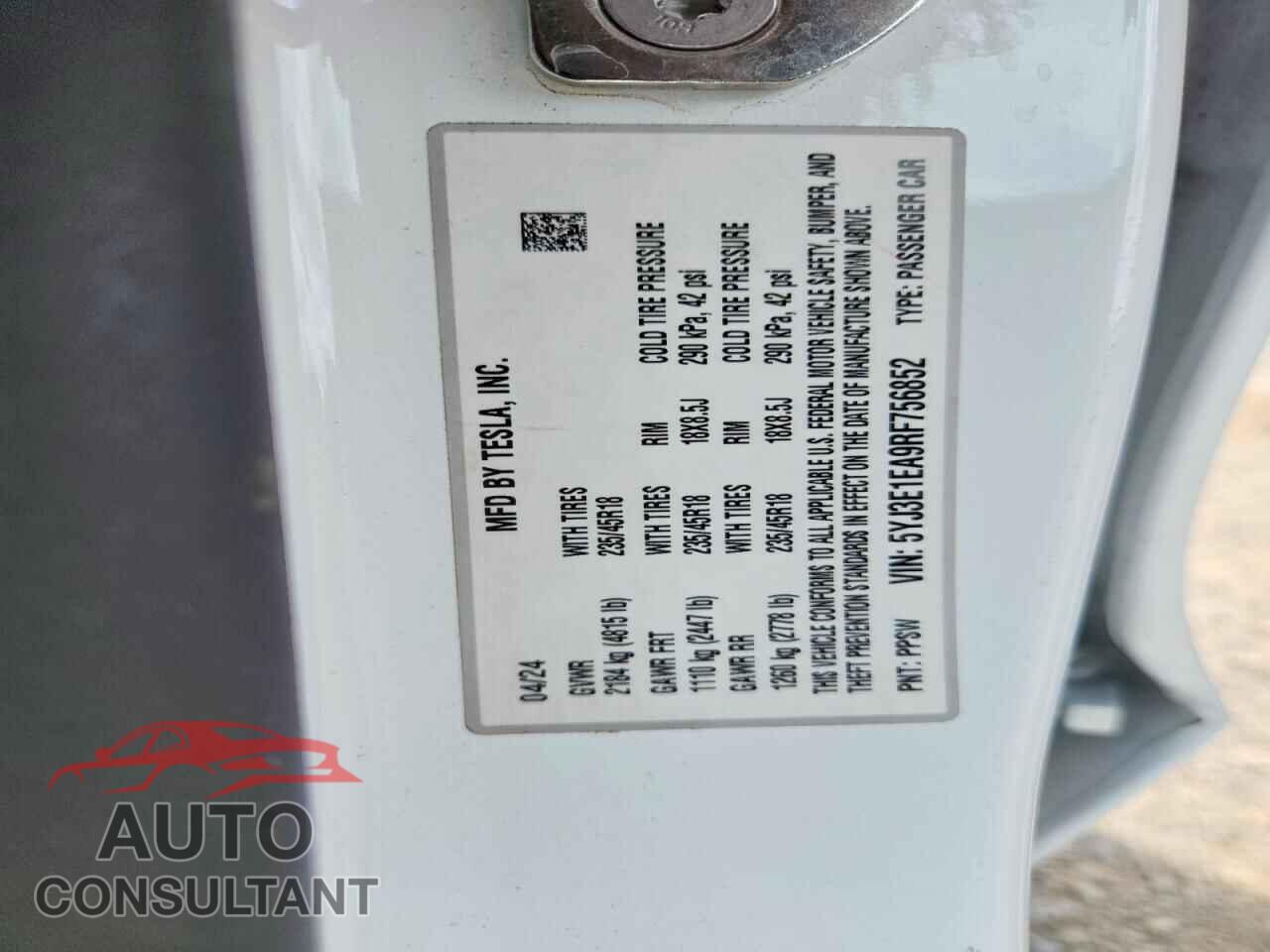 TESLA MODEL 3 2024 - 5YJ3E1EA9RF756852