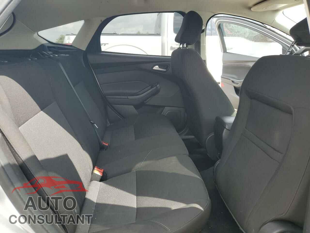 FORD FOCUS 2017 - 1FADP3K24HL328115