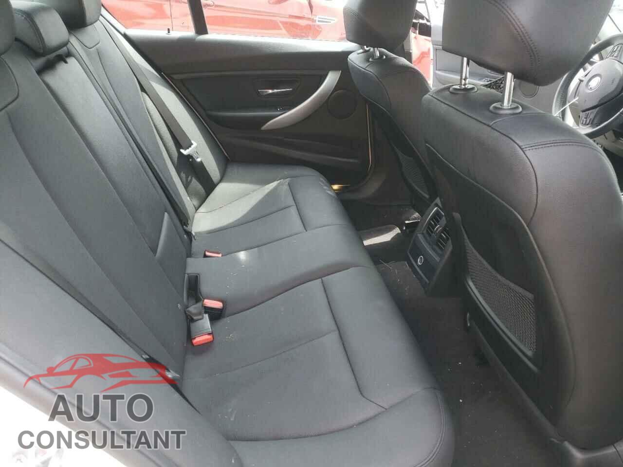 BMW 3 SERIES 2017 - WBA8A3C3XHK692918