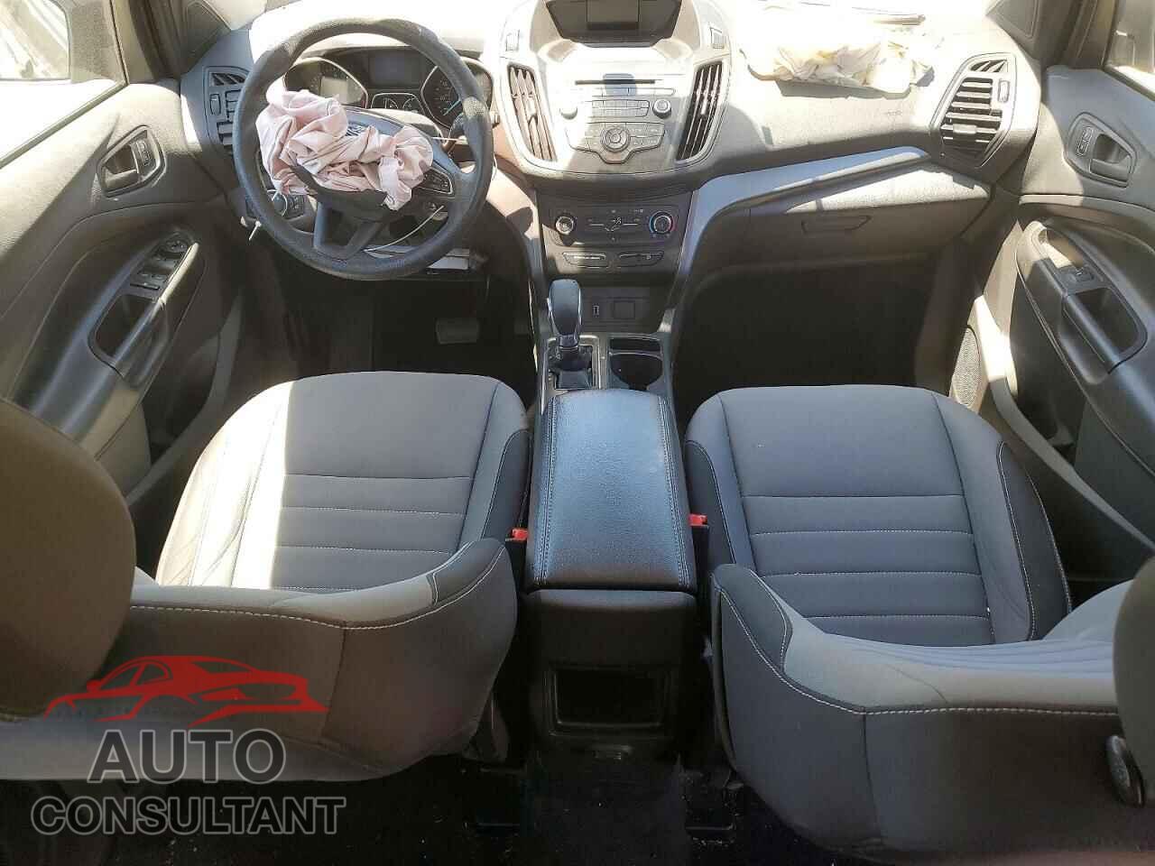 FORD ESCAPE 2017 - 1FMCU0F78HUB74811