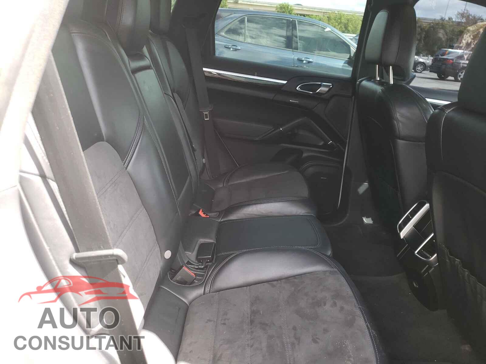 PORSCHE CAYENNE 2017 - WP1AA2A24HKA86117