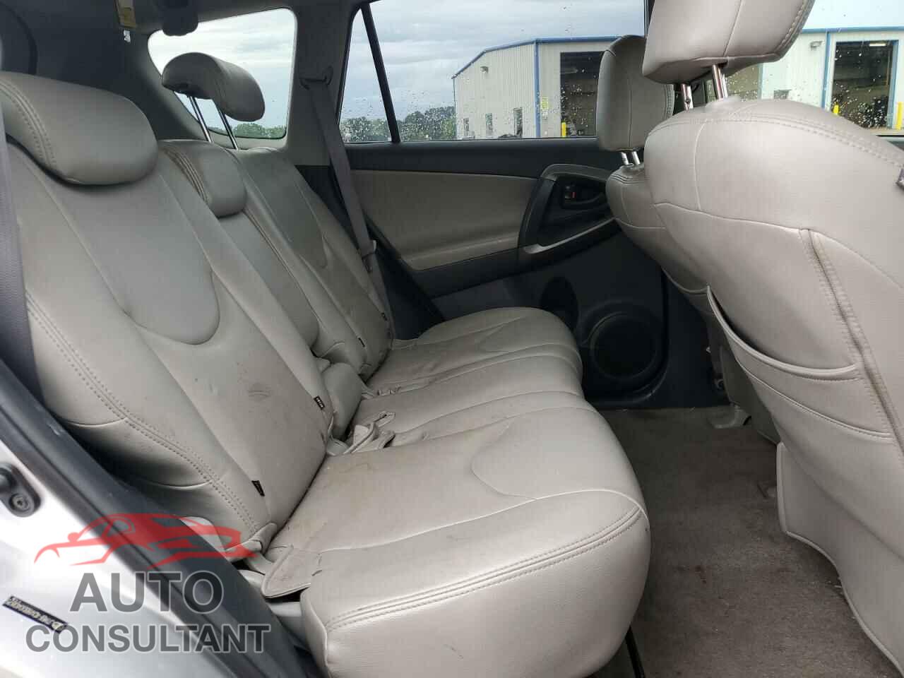 TOYOTA RAV4 2011 - JTMBF4DV8BD040875