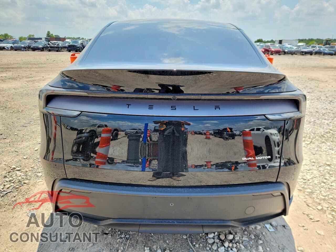 TESLA MODEL Y 2026 - 7SAYGDEEXTA413379