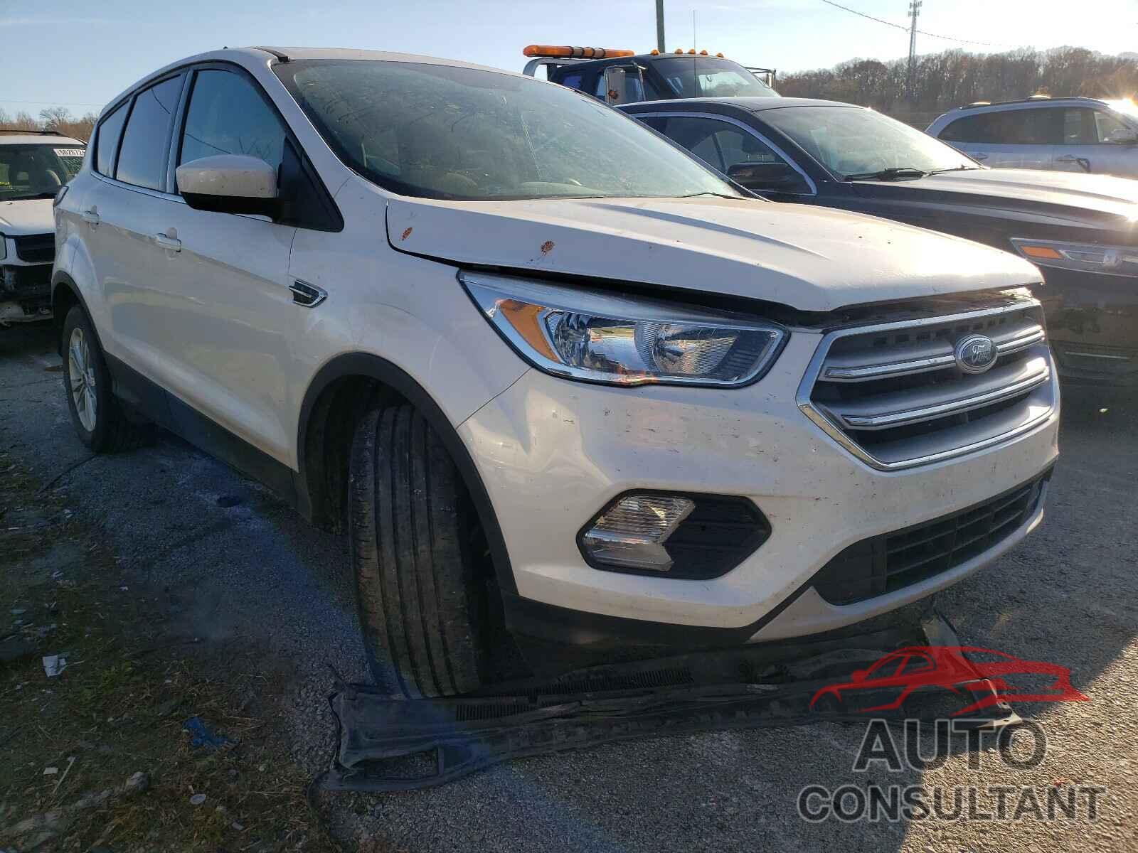 FORD ESCAPE 2017 - 1FMCU9G94HUC22180