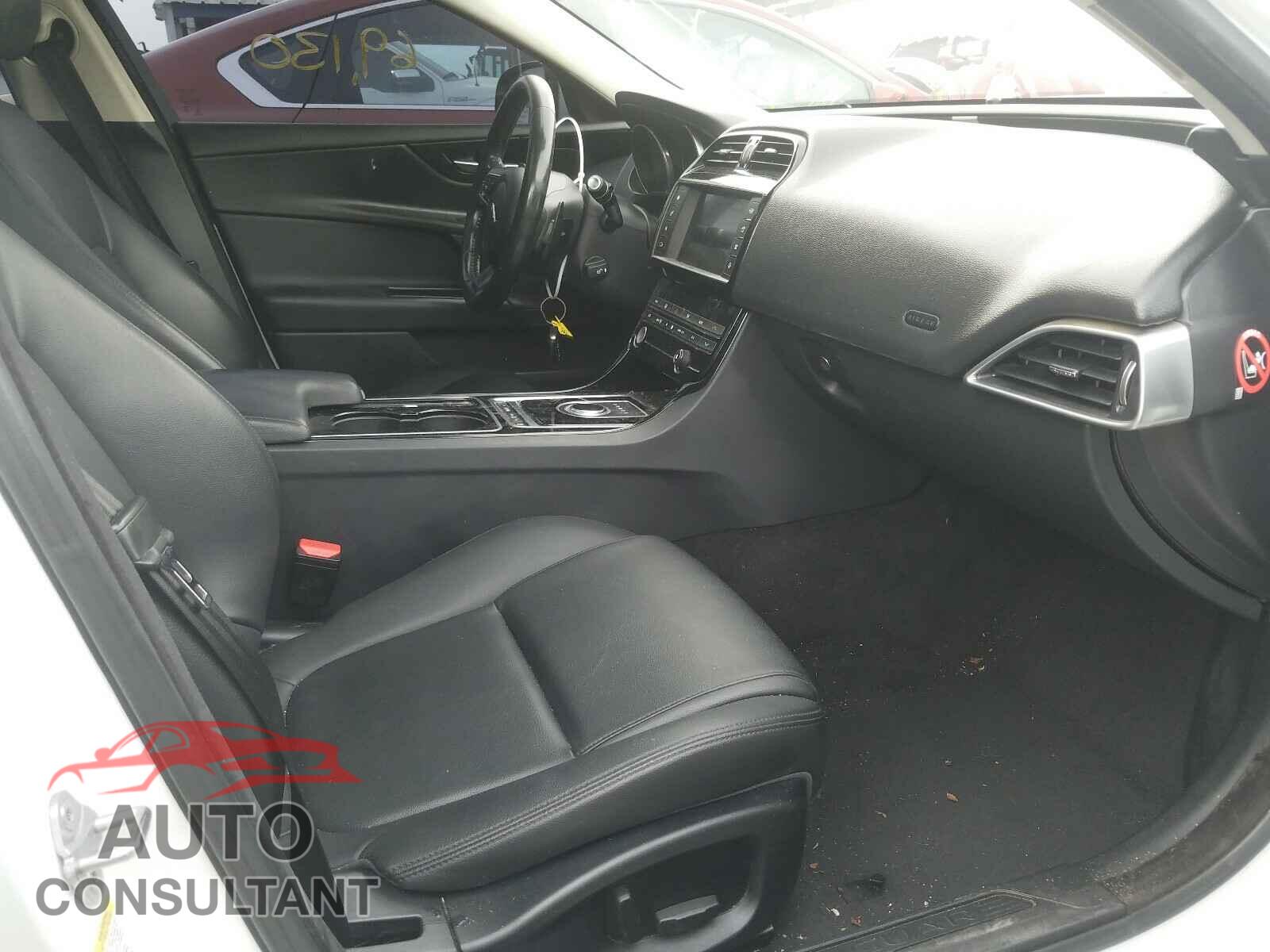 JAGUAR XE 2017 - SAJAR4BG6HA968431