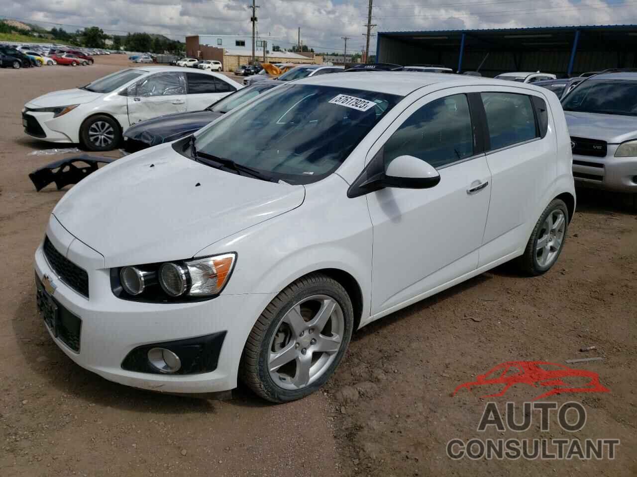 CHEVROLET SONIC 2016 - 1G1JE6SB9G4136789