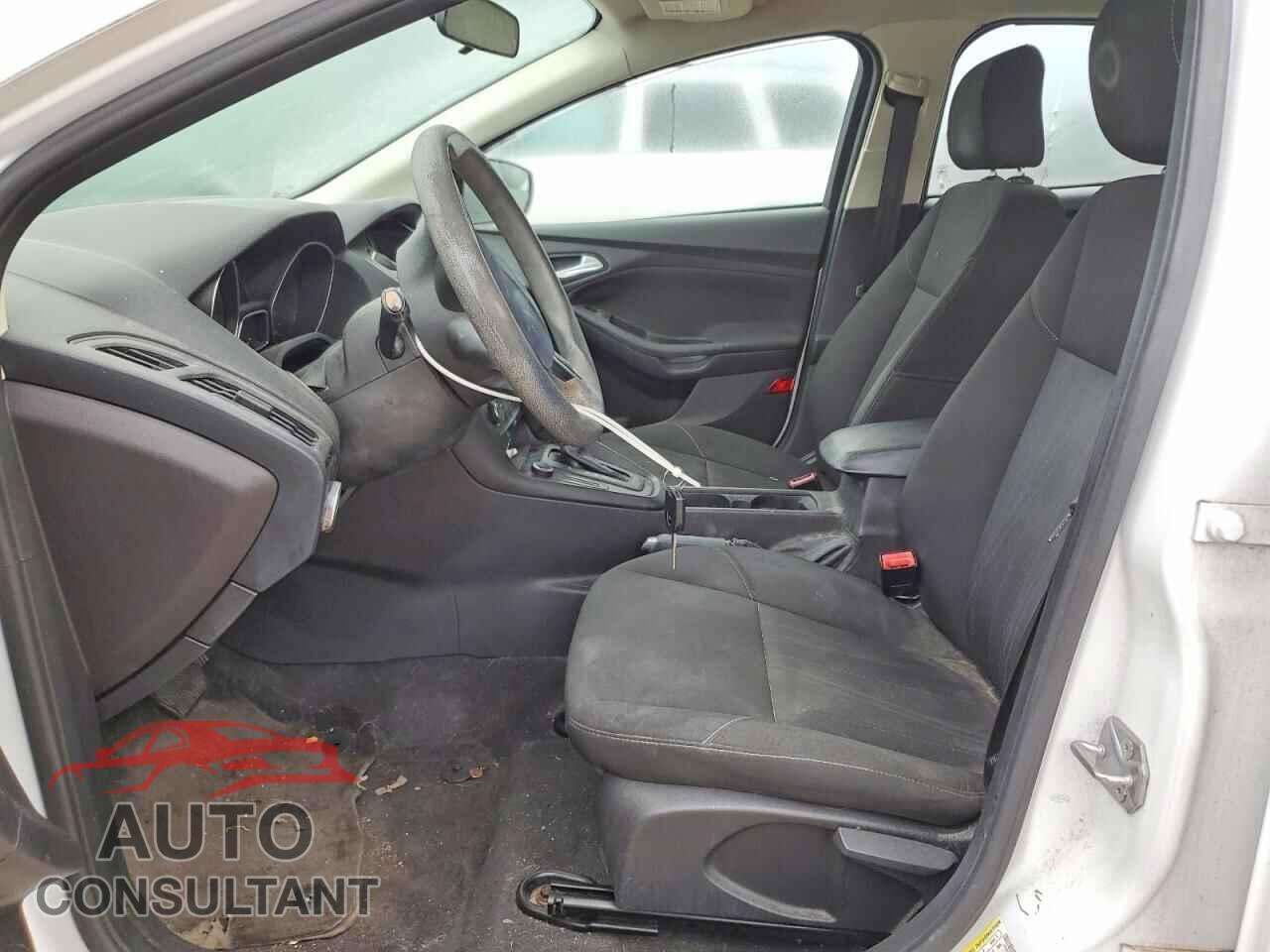 FORD FOCUS 2015 - 1FADP3K2XFL223740