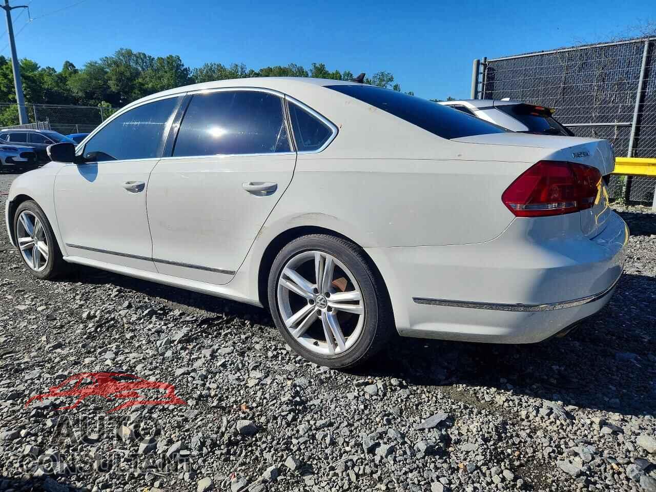 VOLKSWAGEN PASSAT 2015 - 1VWBT7A30FC005124