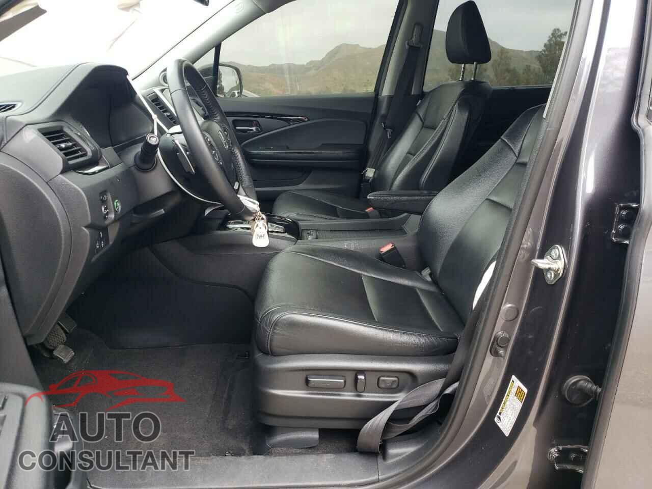 HONDA PILOT 2017 - 5FNYF5H91HB011586