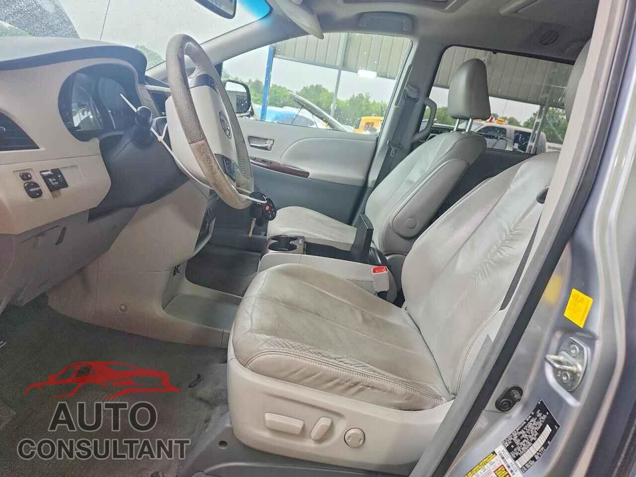 TOYOTA SIENNA 2011 - 5TDYK3DC5BS070855
