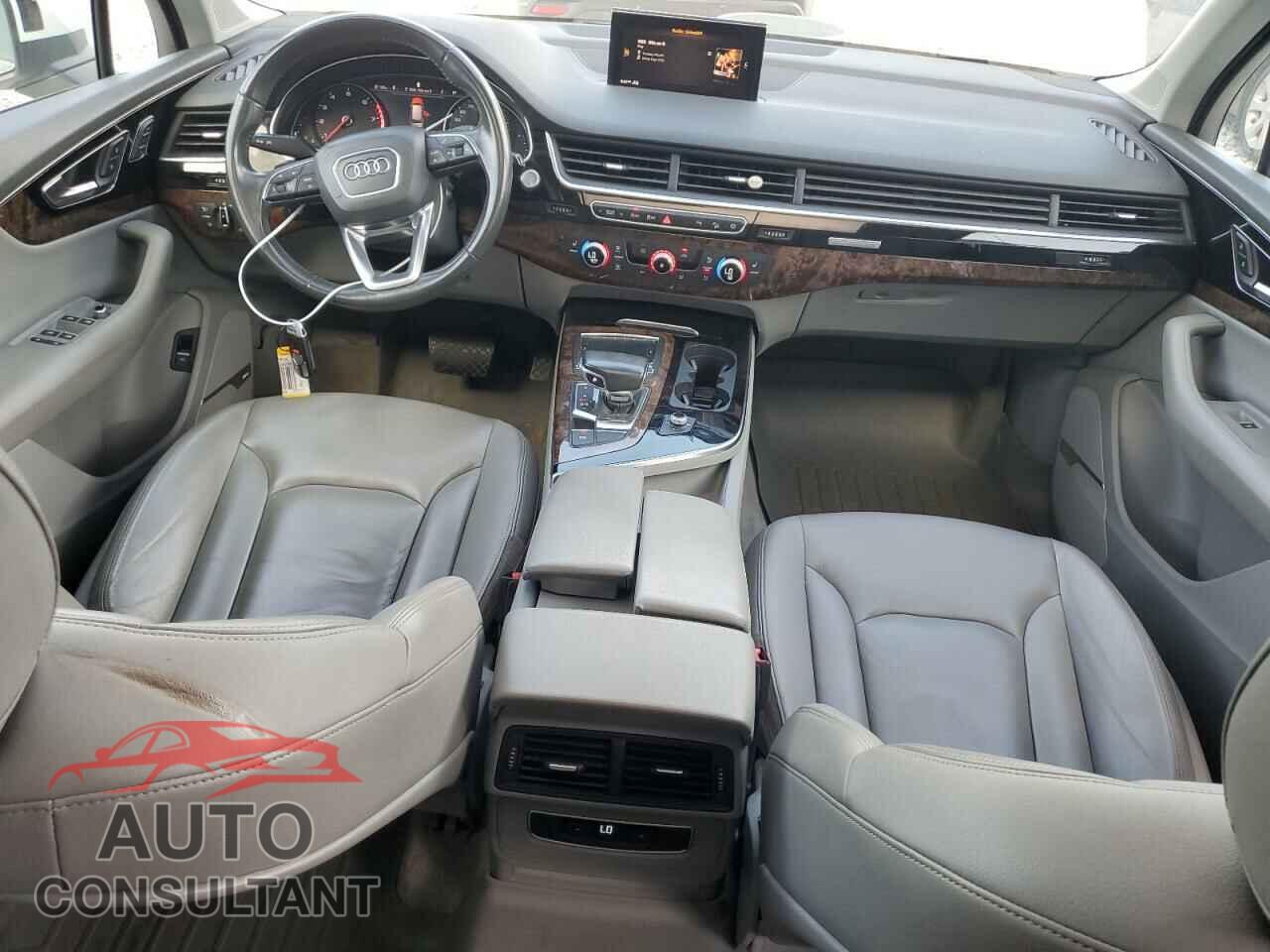 AUDI Q7 2018 - WA1LAAF79JD020014