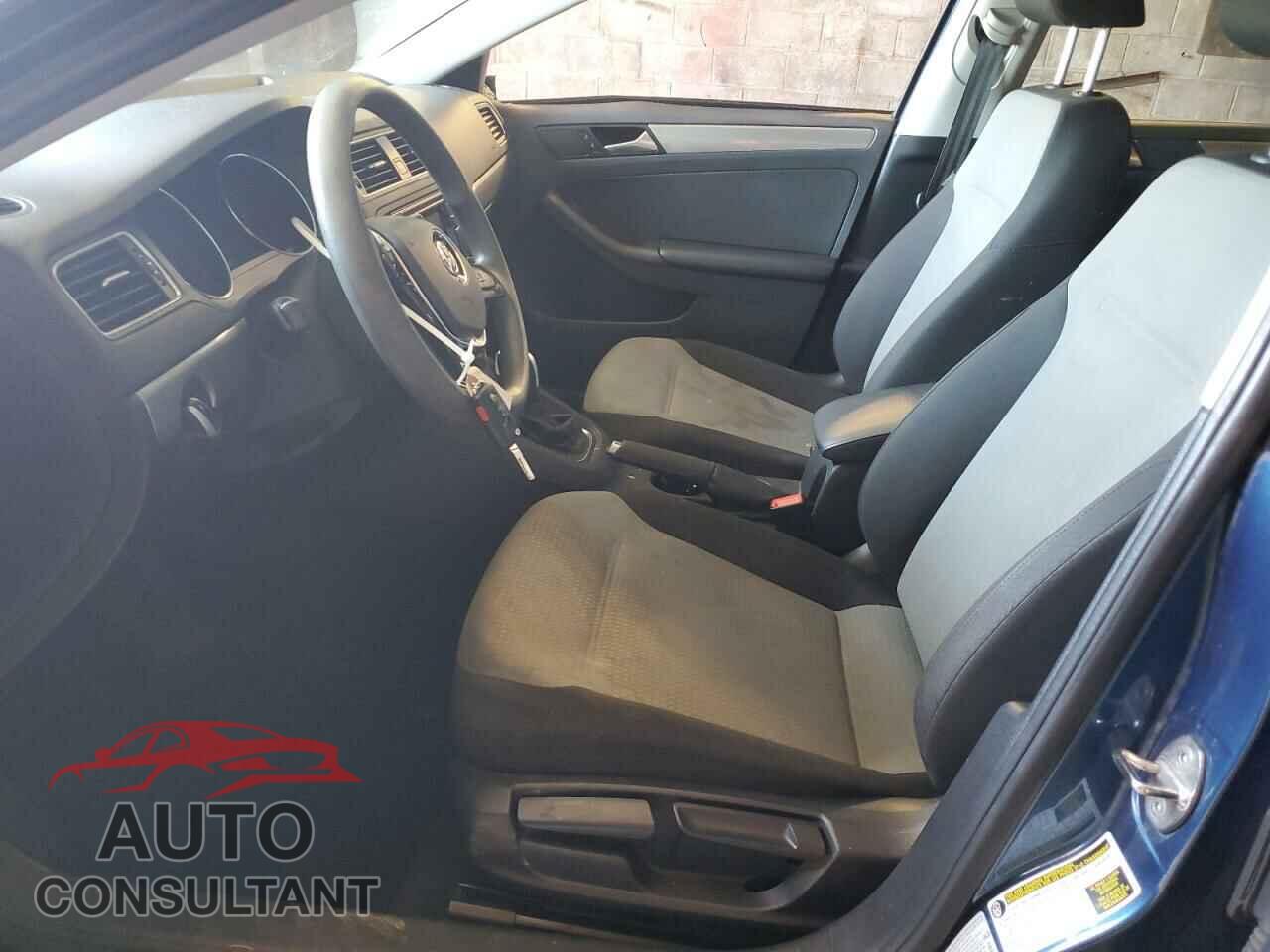 VOLKSWAGEN JETTA 2017 - 3VW2B7AJXHM370459
