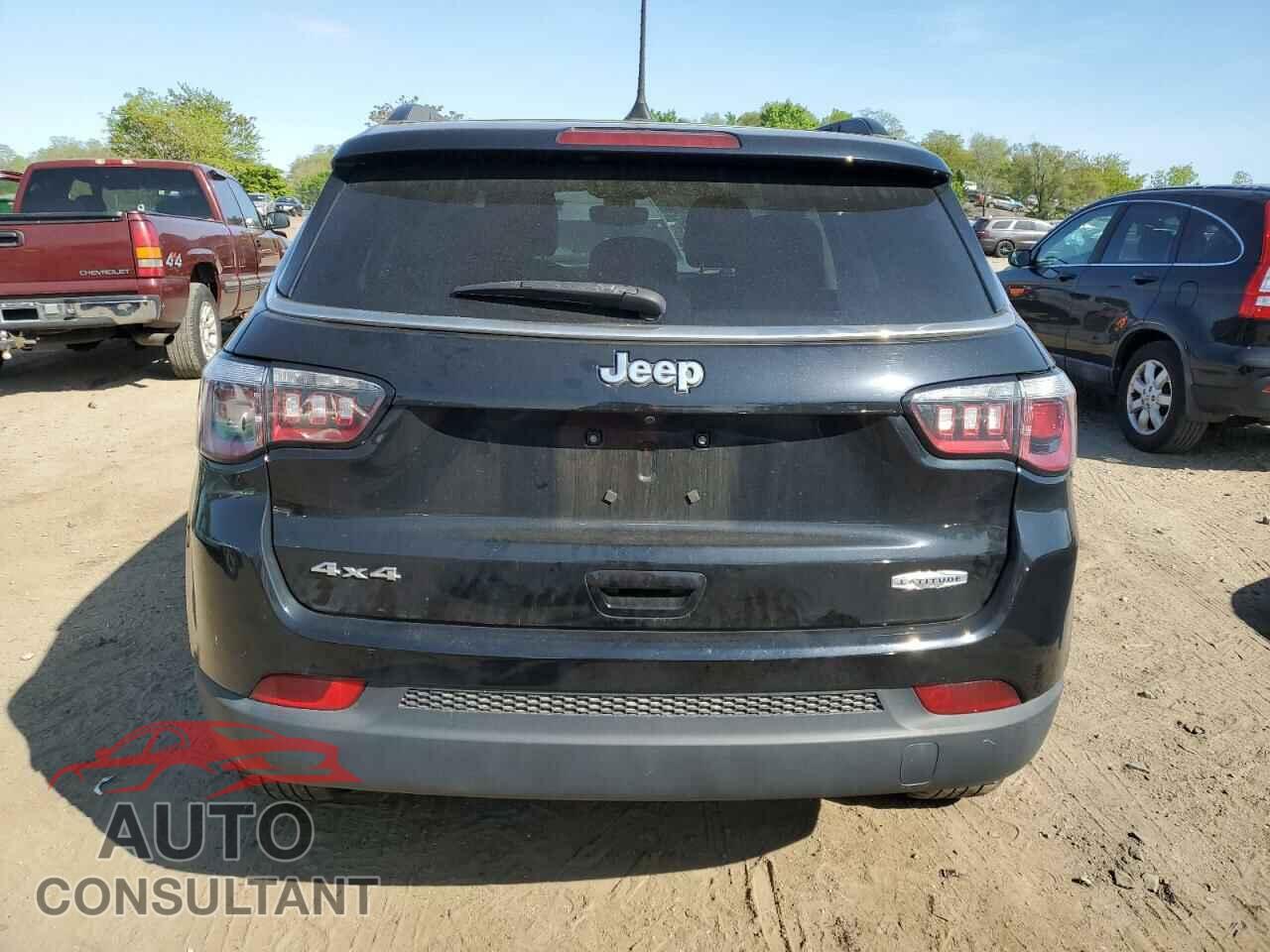 JEEP COMPASS 2018 - 3C4NJDBB8JT223111
