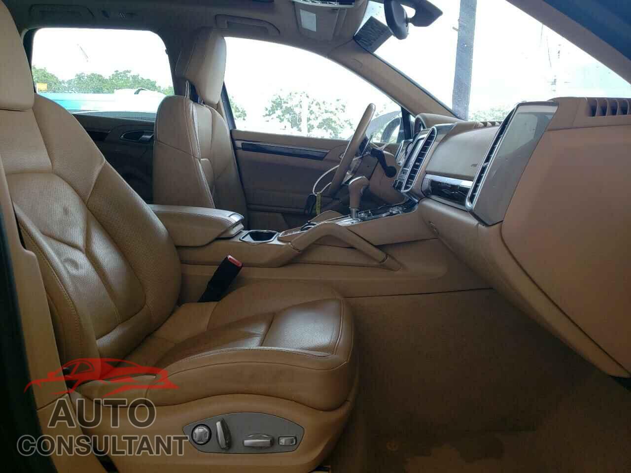 PORSCHE CAYENNE 2016 - WP1AA2A25GLA02086