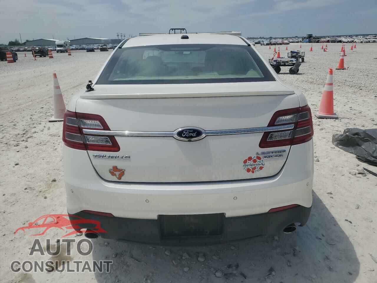 FORD TAURUS 2015 - 1FAHP2F87FG177660