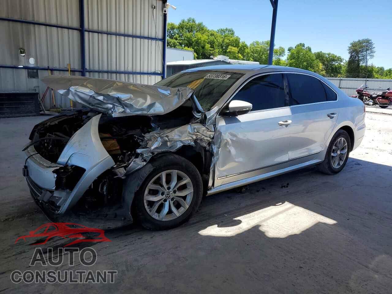 VOLKSWAGEN PASSAT 2017 - 1VWAT7A38HC042632