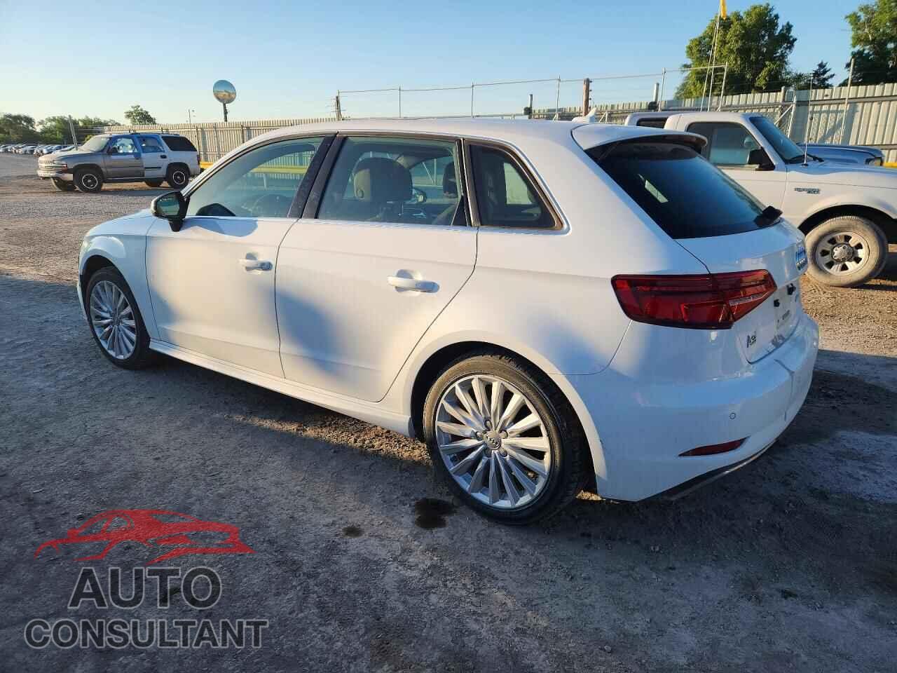 AUDI A3 2018 - WAUTPBFF8JA062268