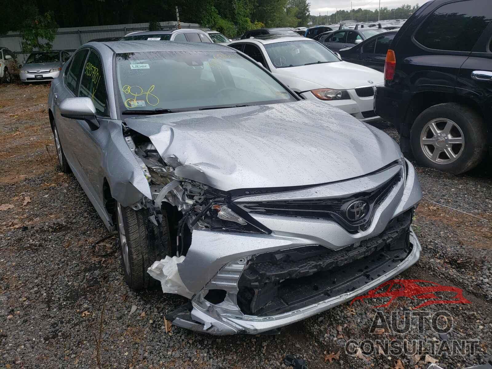 TOYOTA CAMRY 2018 - 4T1B11HK2JU098262