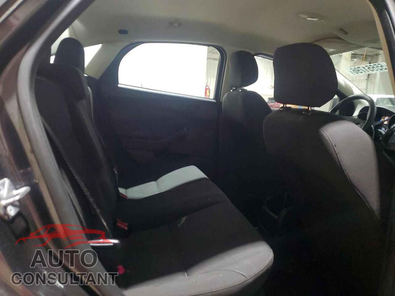 FORD FOCUS 2015 - 1FADP3E27FL272759