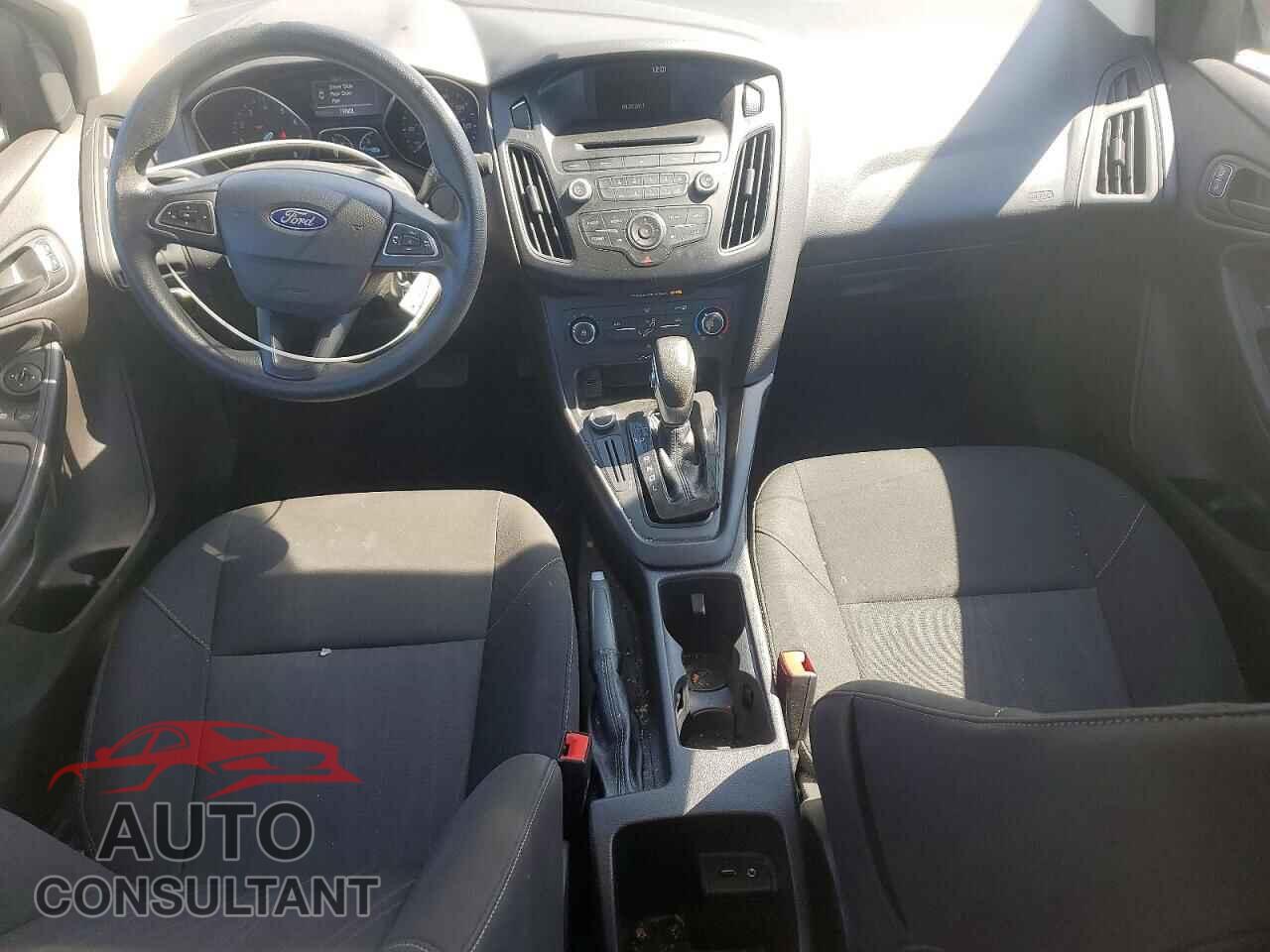 FORD FOCUS 2017 - 1FADP3E28HL256671