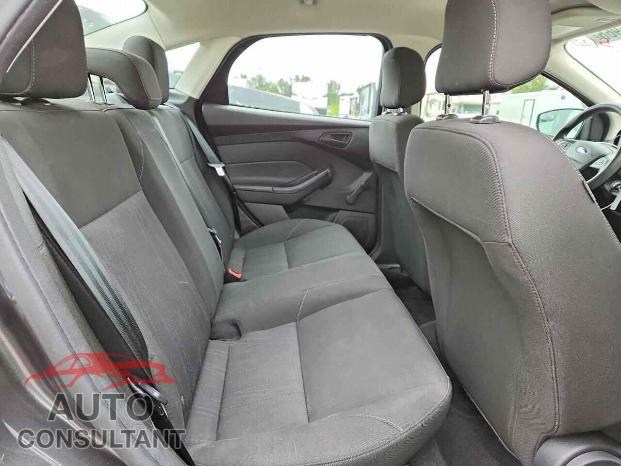 FORD FOCUS 2016 - 1FADP3E24GL247318