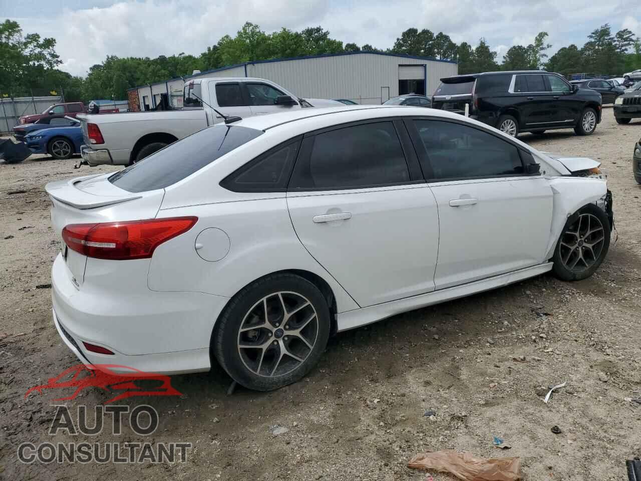 FORD FOCUS 2015 - 1FADP3F27FL268130