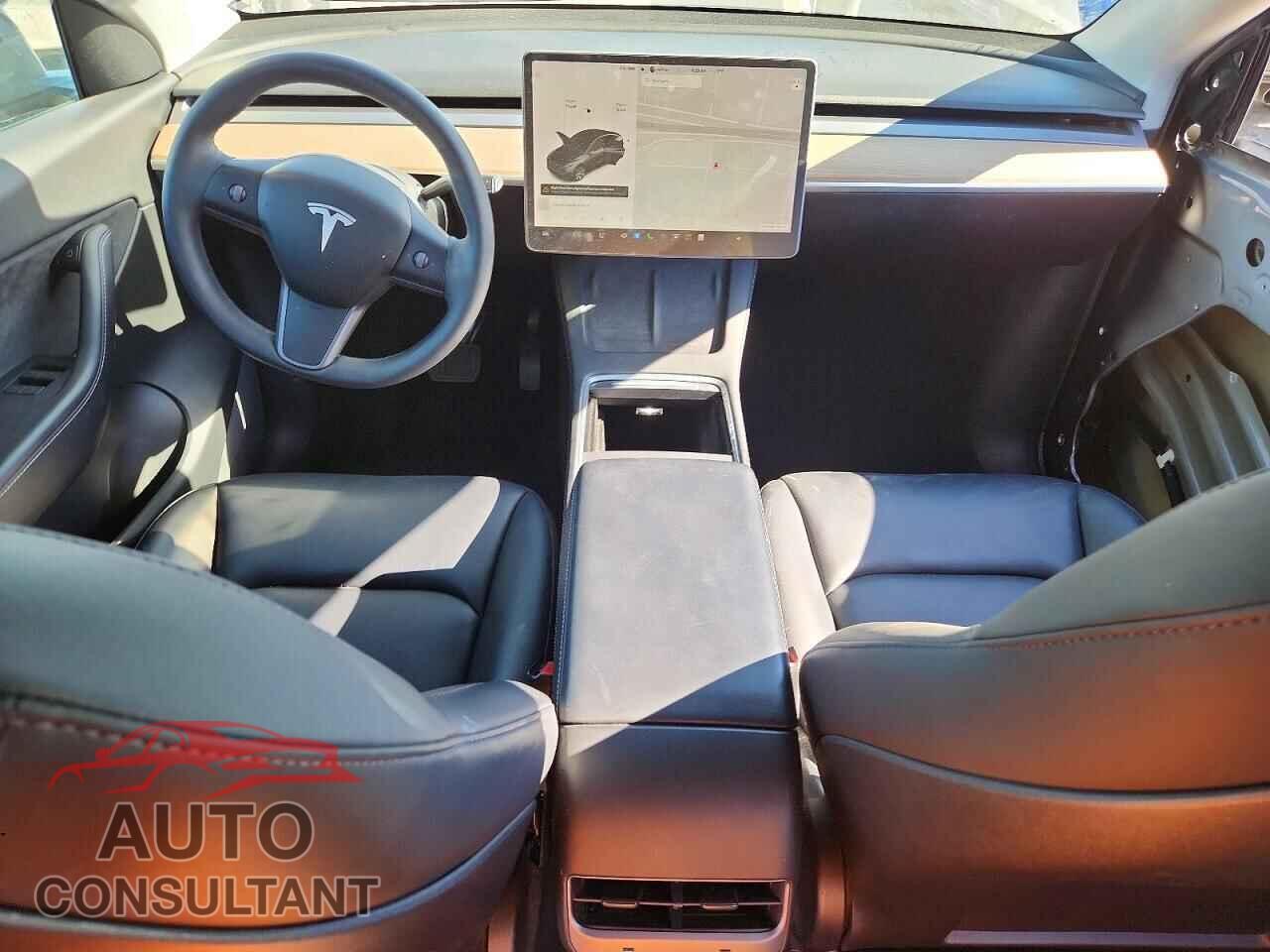 TESLA MODEL Y 2021 - 5YJYGDEE2MF273295