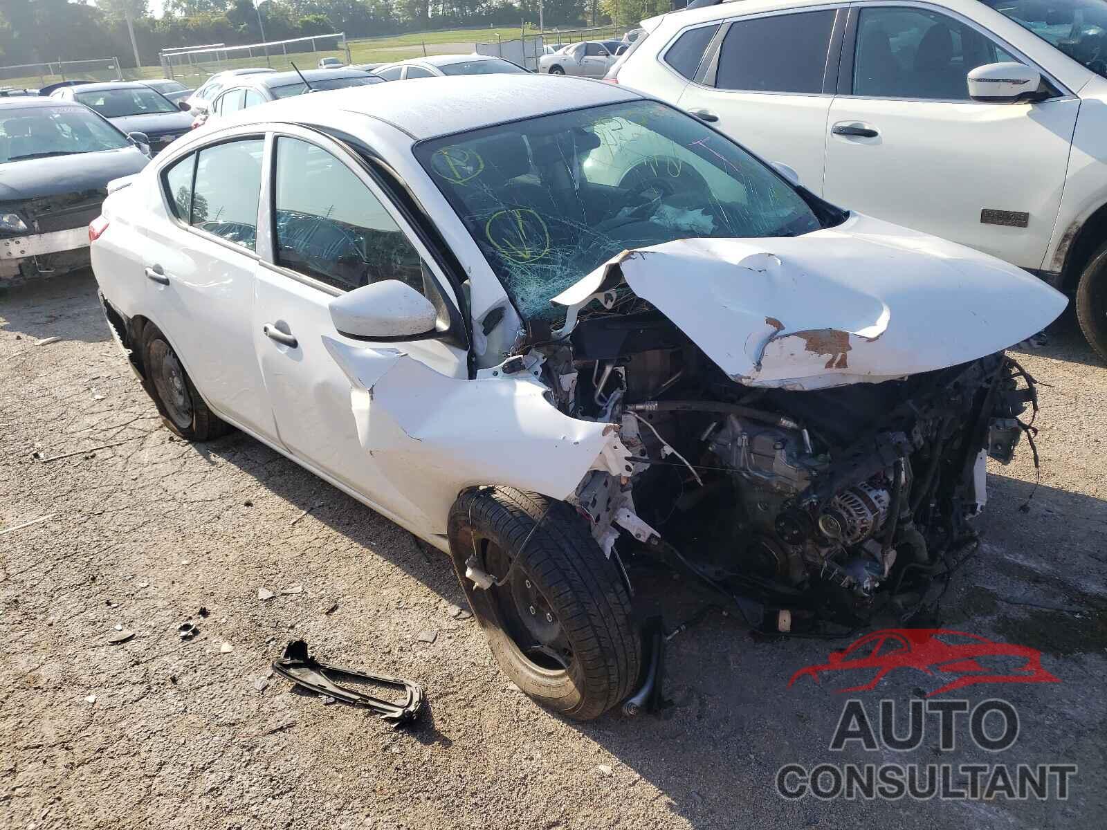 NISSAN VERSA 2019 - 3N1CN7AP1KL819109