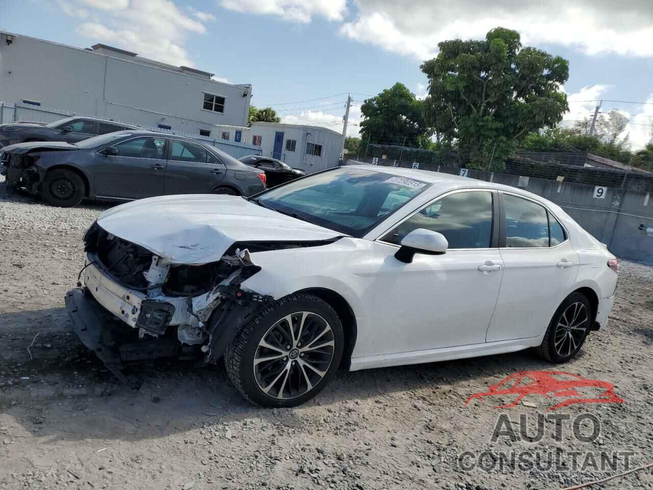 TOYOTA CAMRY 2018 - 4T1B11HK0JU577246