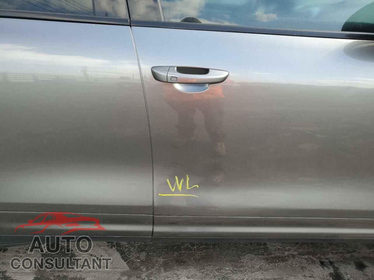 PORSCHE CAYENNE 2012 - WP1AA2A23CLA06115