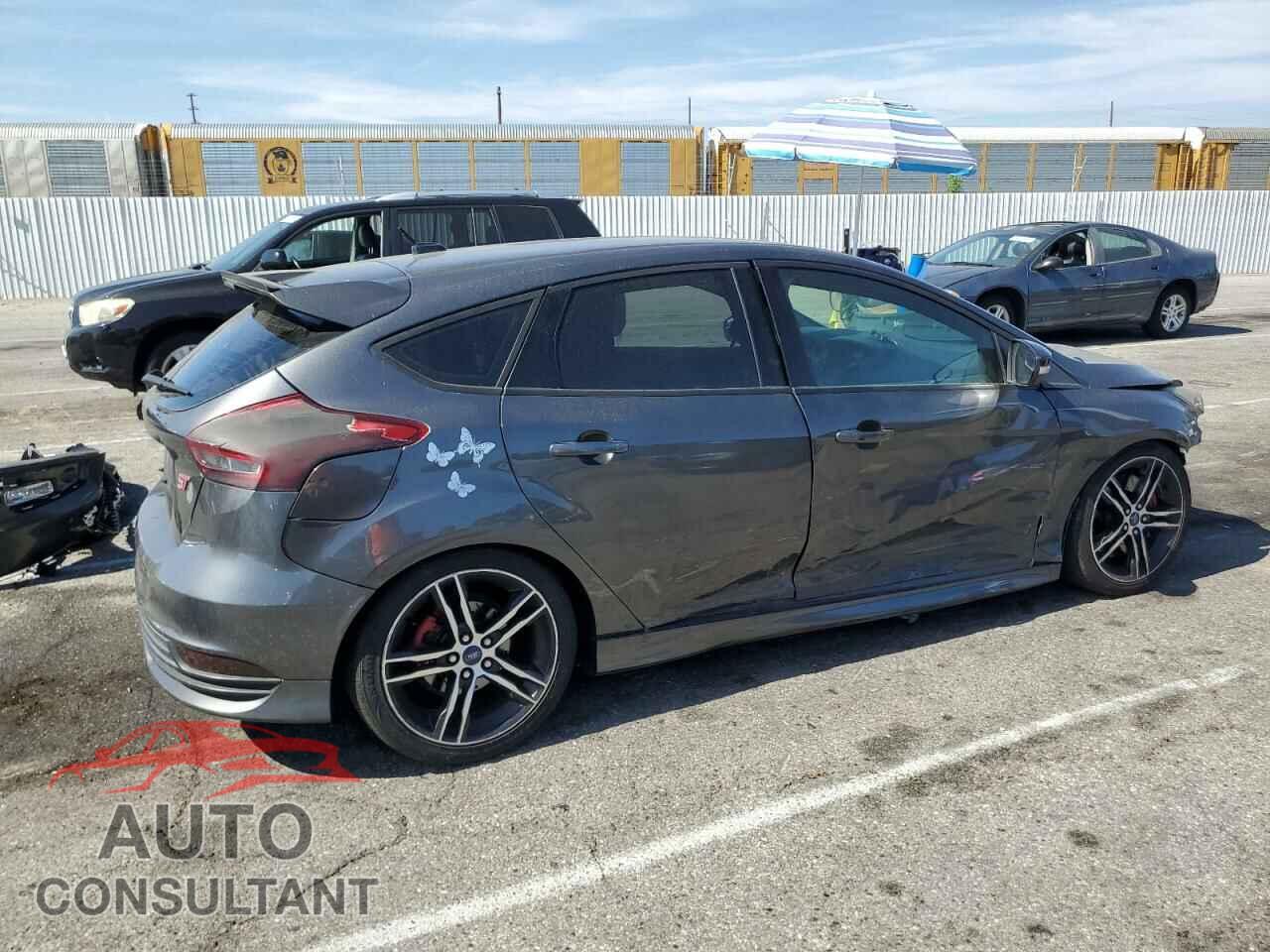 FORD FOCUS 2015 - 1FADP3L9XFL262002