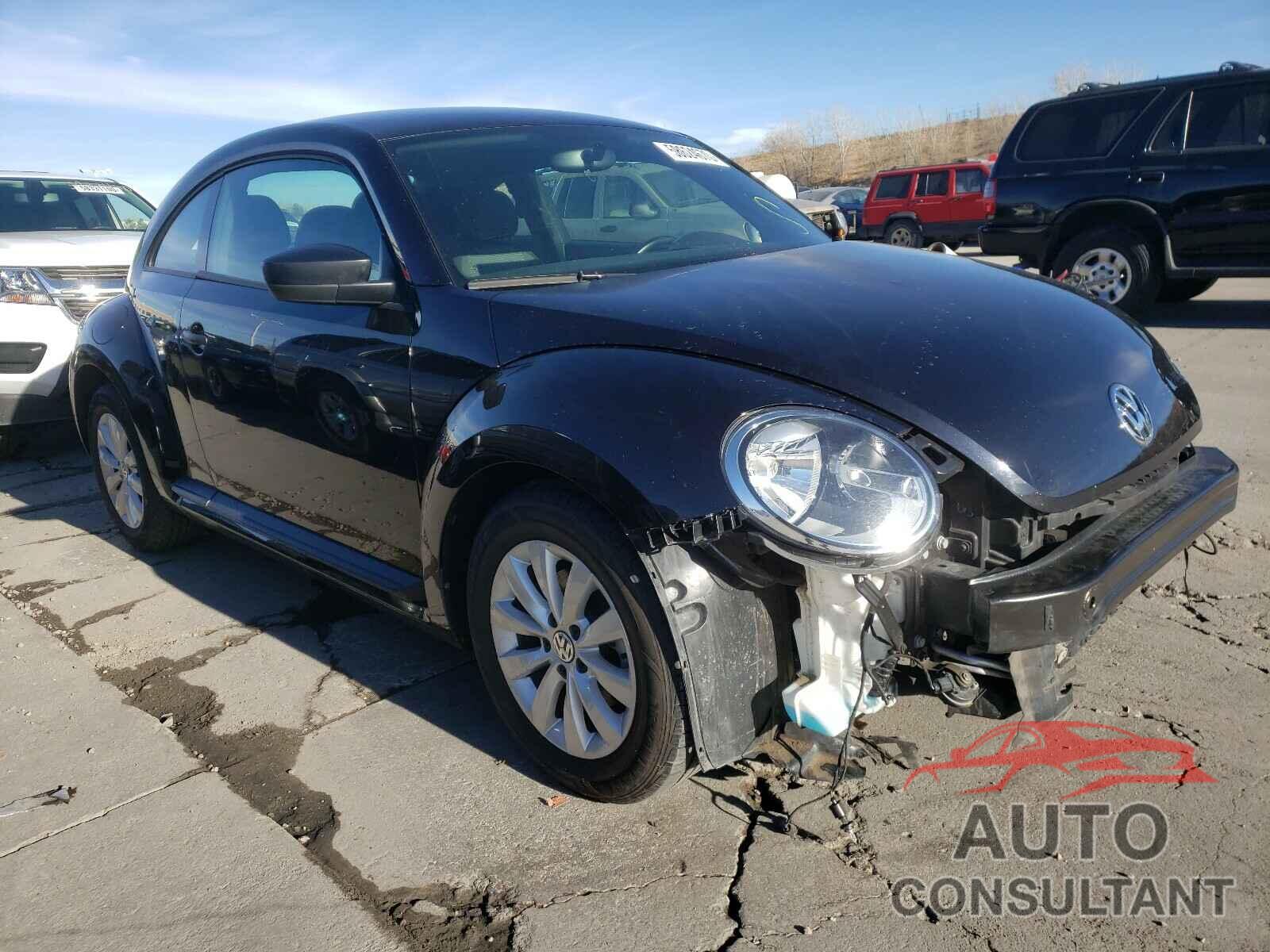 VOLKSWAGEN BEETLE 2018 - 3VWFD7AT3JM721067
