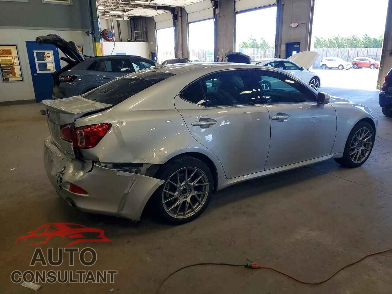 LEXUS IS 2012 - JTHCF5C22C5056100