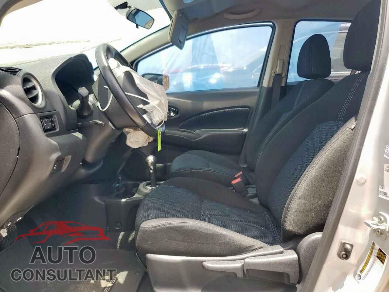 NISSAN VERSA 2019 - 3N1CE2CP3KL359015