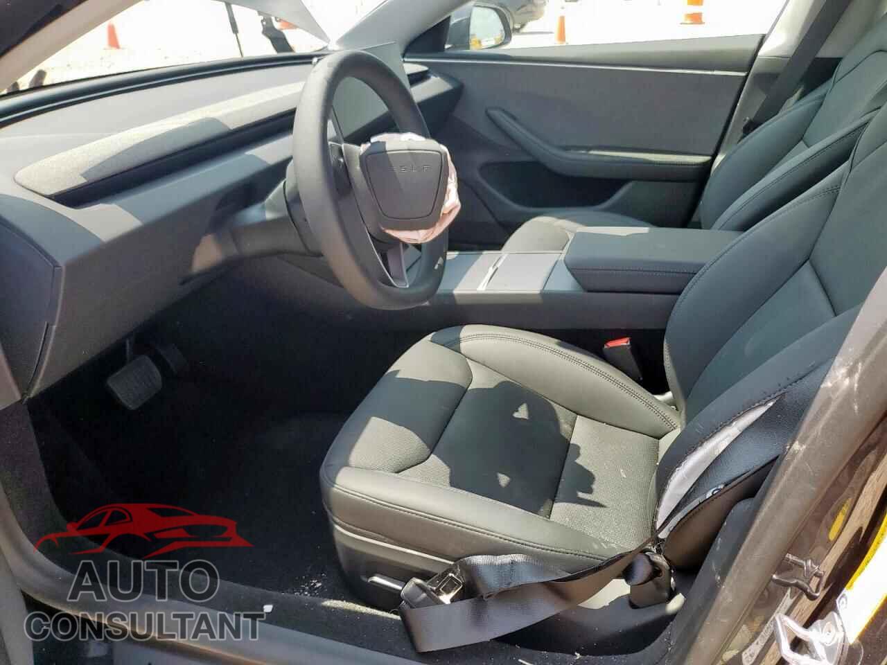 TESLA MODEL 3 2025 - 5YJ3E1EA2SF014945