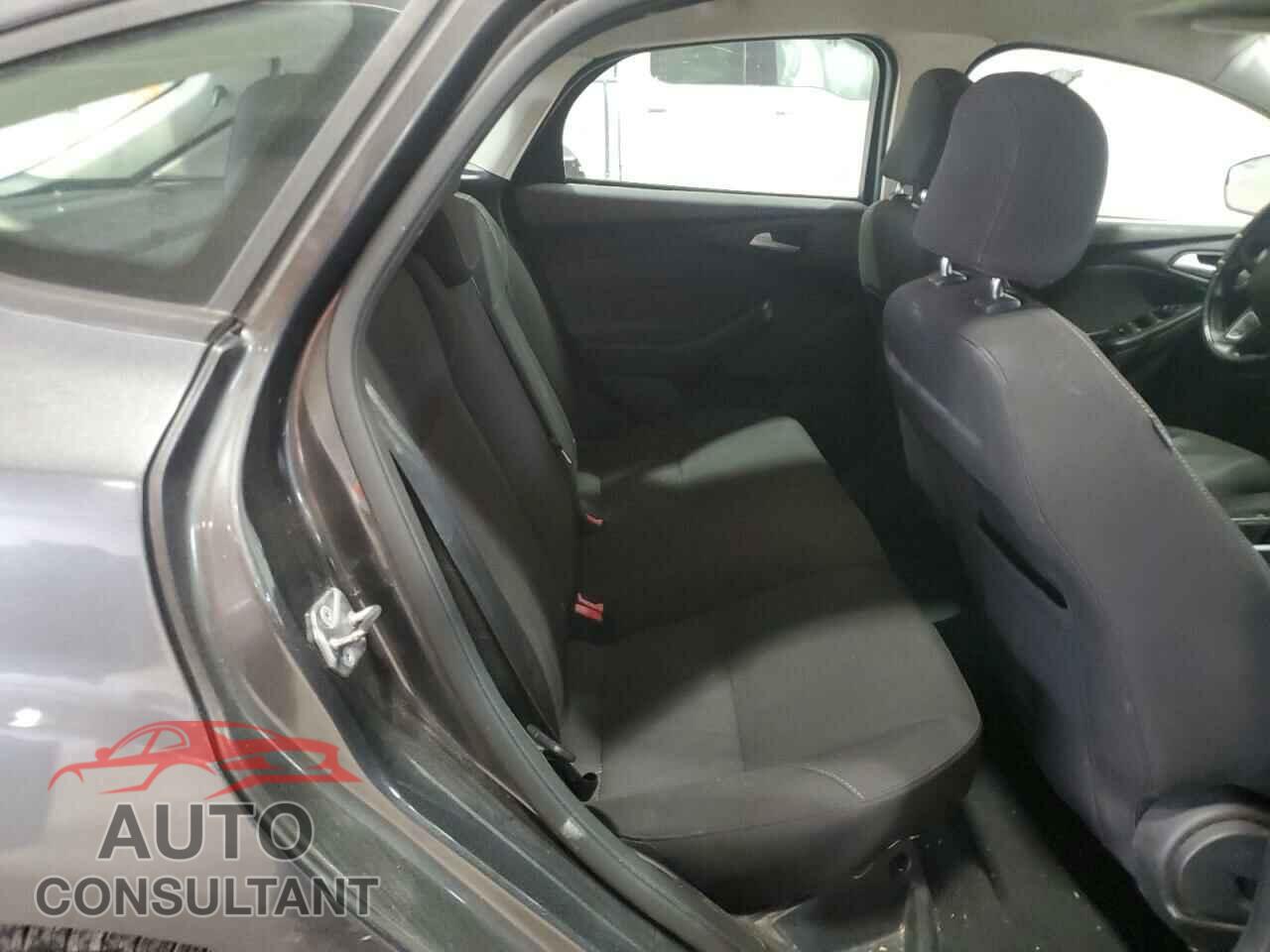 FORD FOCUS 2015 - 1FADP3K20FL253264
